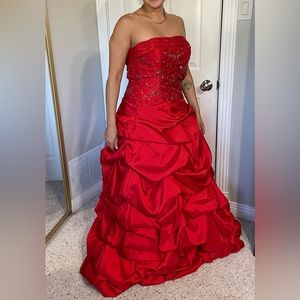 MikeBenet, size 4 red.